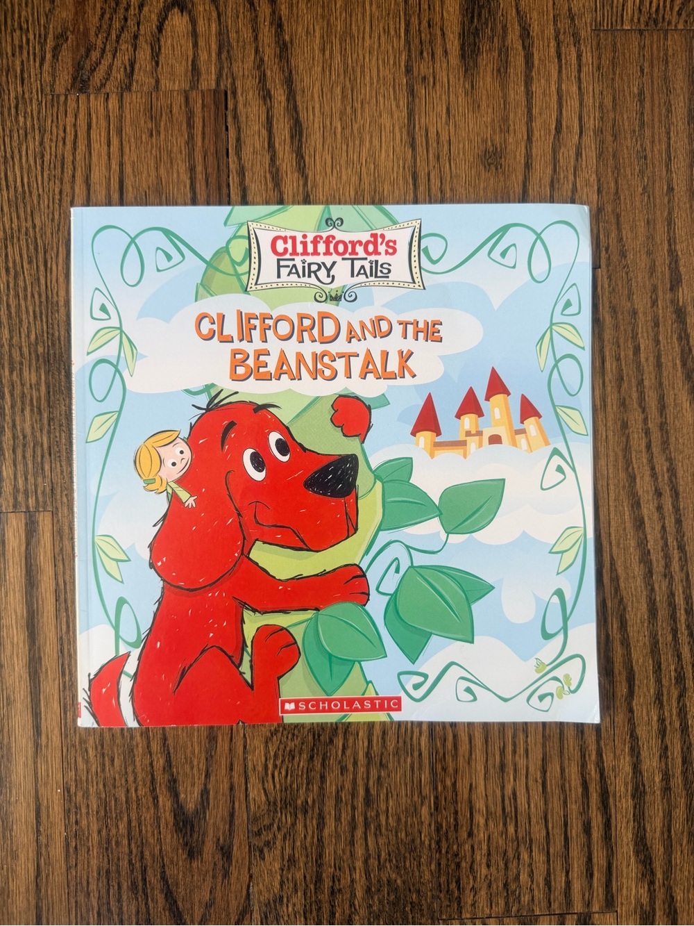 Scholastic Clifford's Fairy Tails: Clifford and the Beanstalk